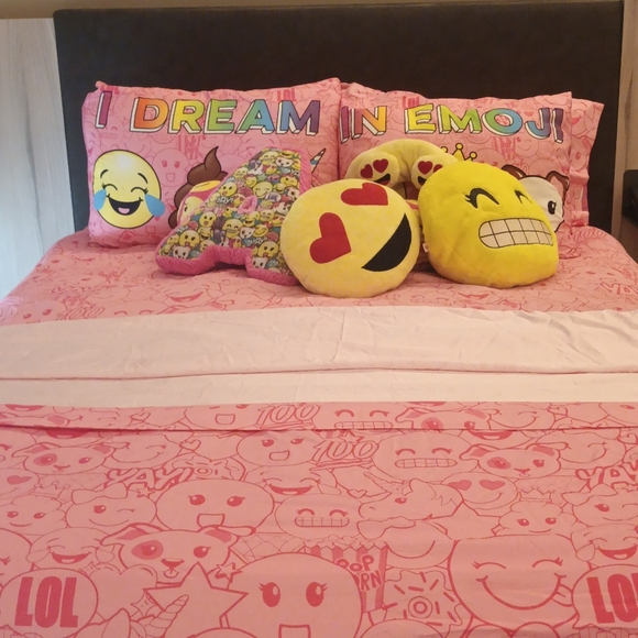 Justice Emoji Full Bedding Set - Picture 2 of 4